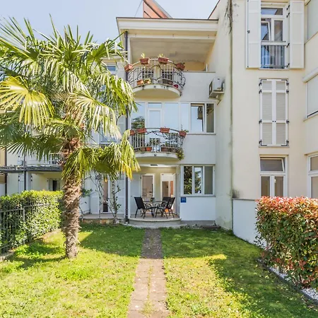 Apartment Mima In Mit Garten In Strandnaehe Poreč