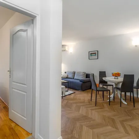 Mima In Mit Garten In Strandnaehe Apartamento Poreč